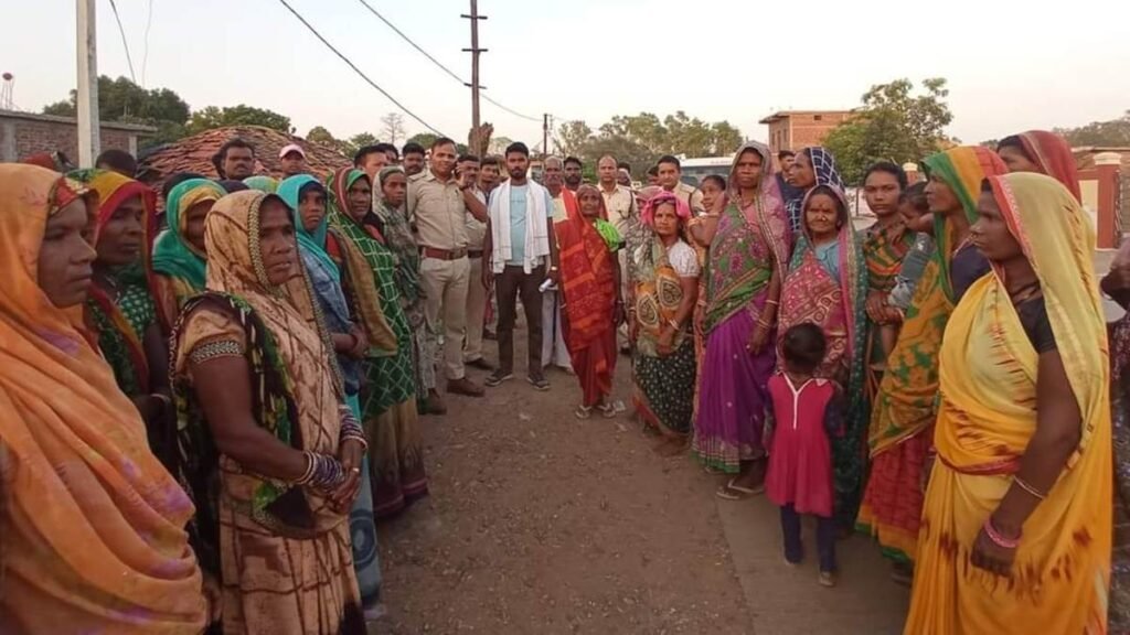 हट्टा थाना क्षेत्र के ग्राम गोदरी में महिलाओं ने अवैध शराब और जुए के खिलाफ सौंपा ज्ञापन, कार्रवाई नहीं होने पर दी धरना प्रदर्शन की चेतावनी