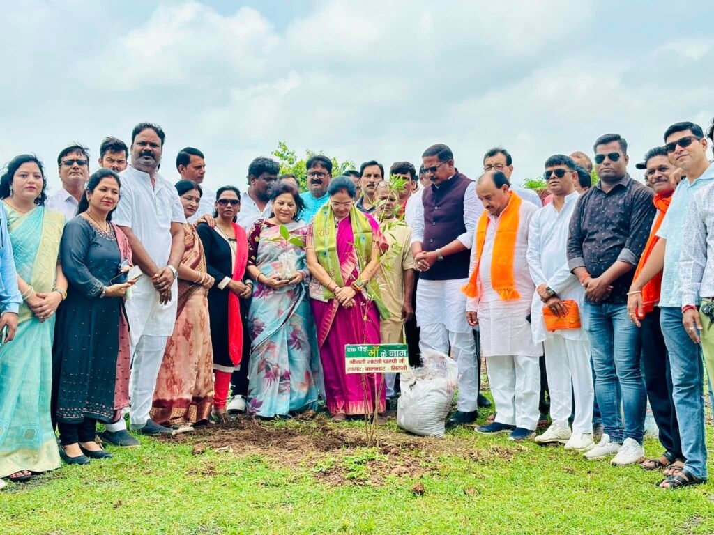 बालाघाट में 'एक पेड़ मां के नाम' अभियान के तहत 500 पौधों का वृक्षारोपण, सांसद भारती पारधी और नगर पालिका अध्यक्ष ने की शुरुआत