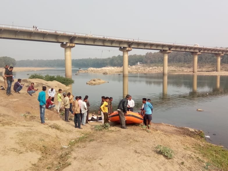 वैनगंगा नदी के आमा घाट में अपाला एकेडमी के संचालक का संदिग्ध अवस्था में मिला शव, इलाके में फैली सनसनी