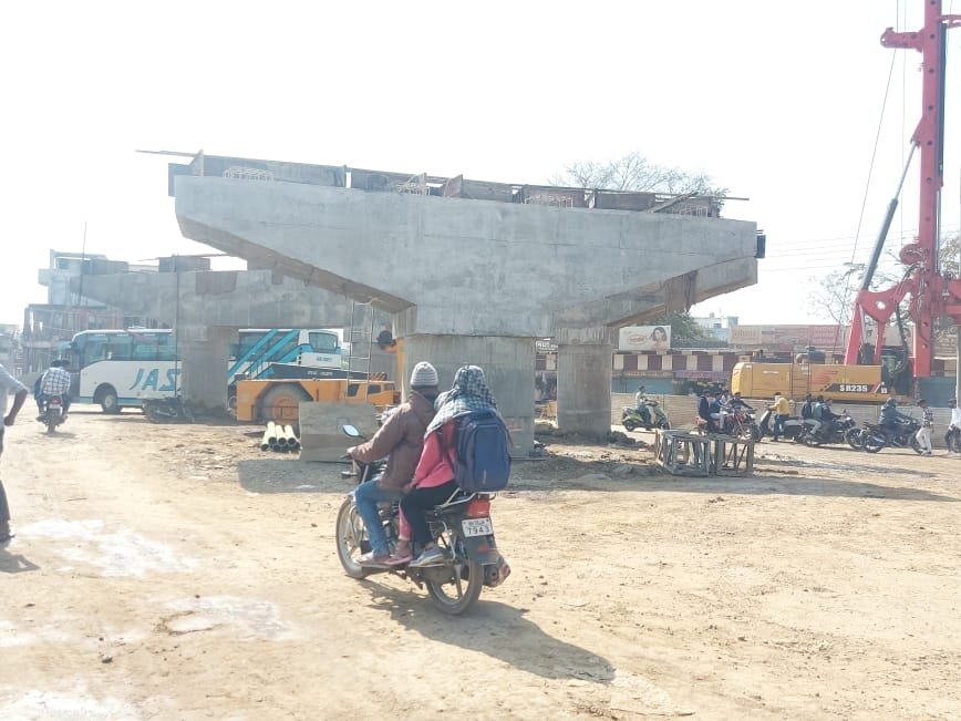 सरेखा रेलवे क्रॉसिंग ओवर ब्रिज का पहला फेज लगभग पूरा, जानिए कब आवागमन होगा शुरू ?