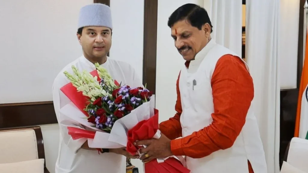 सियासत में छाई “मोहन-ज्योति” की जोड़ी, सिंधिया बोले – 23 साल में ऐसा मुख्यमंत्री नहीं देखा