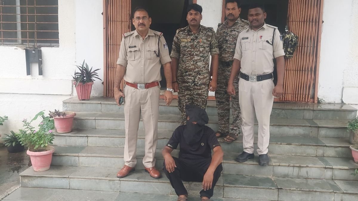 Balaghat News: वन विभाग में फर्जी नौकरी का जाल, लाखों की ठगी में फरार आरोपी गिरफ्तार, नकली नियुक्ति पत्र देकर बेरोजगारों को बनाया शिकार