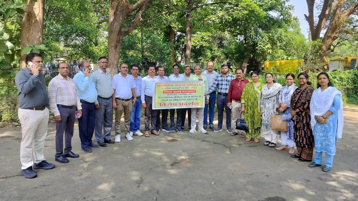 Balaghat News: न्यायिक और गैर-न्यायिक कार्य विभाजन पर बवाल, दूसरे दिन भी तहसीलदार-नायब तहसीलदार हड़ताल पर डटे