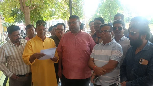 Patrakar Swasthya Bima Yojana: पत्रकारों के लिए 5 लाख तक निशुल्क बीमा योजना की मांग, बालाघाट में मुख्यमंत्री के नाम सौंपा गया ज्ञापन