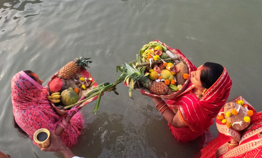 Chhath Puja Significance: एकमात्र पर्व जहाँ अस्त होते सूरज को मिलता है प्रणाम, क्यों है इसकी इतनी बड़ी मान्यता?